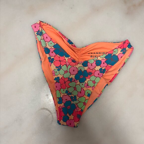 FRANKIES BIKINIS - Floral Bikini Set in Groovy Print (M top) (XS btms) - Picture 4 of 10